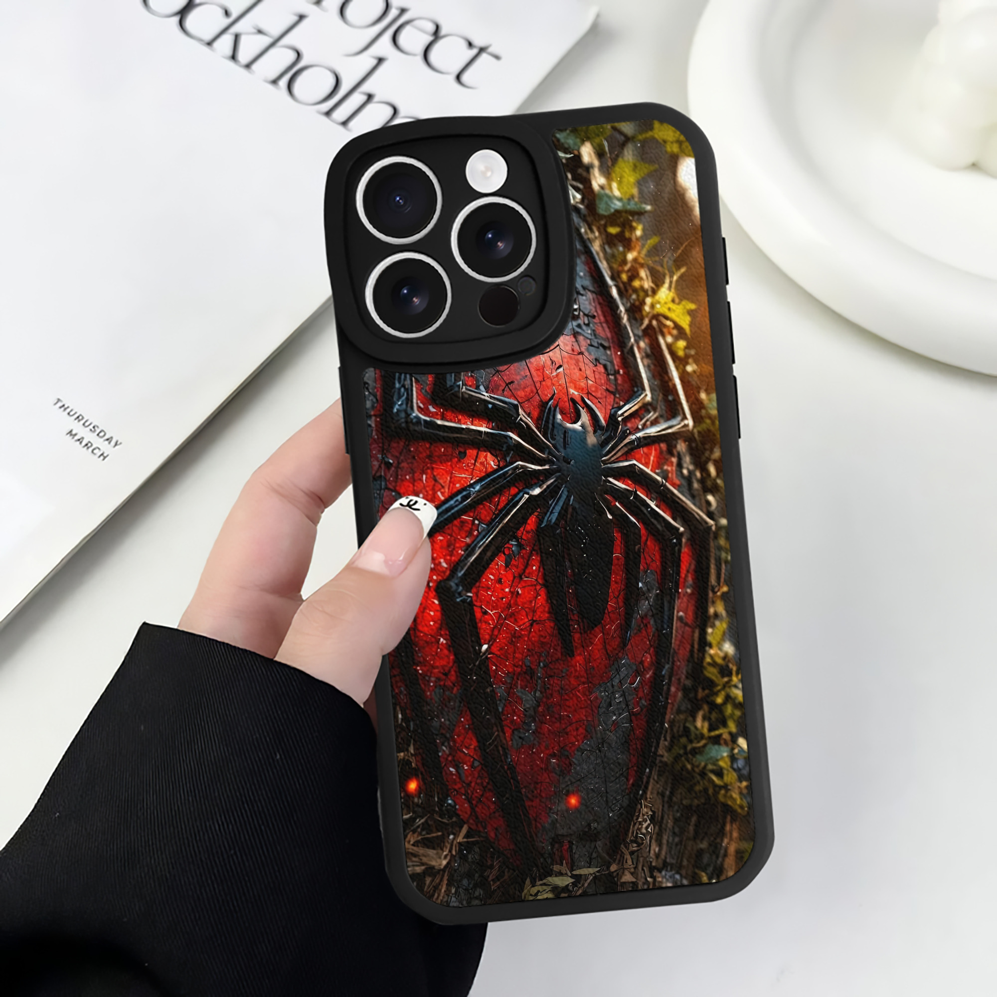 （画像用） Spider Man スパイダーマン 【iPhone 16シリーズ対応】シリコンスマホケース（レザー調） 材質：シリコン